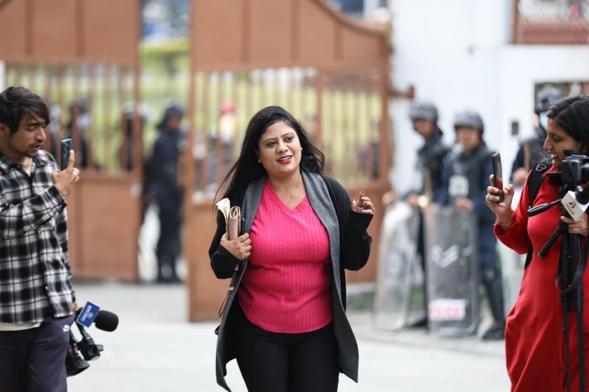 महेश बस्नेत विरुद्ध कारबाहीको माग गर्दै सरकारी वकिल कार्यालय पुगिन् शोभा पाठक