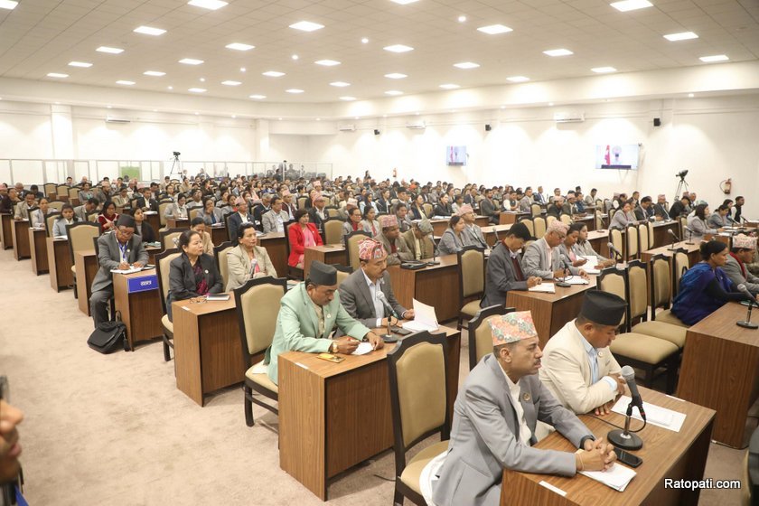 निजी सञ्चार माध्यमलाई सरकारी विज्ञापन रोक्ने निर्णय फिर्ता लिन संसदमा माग