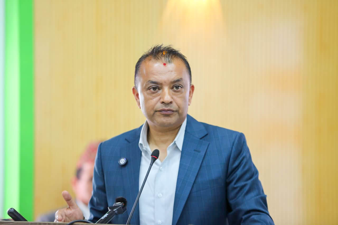 पार्टी मिलाउन नेताहरूको घरघर पुगेर हात जोडेको छु- गगन थापा
